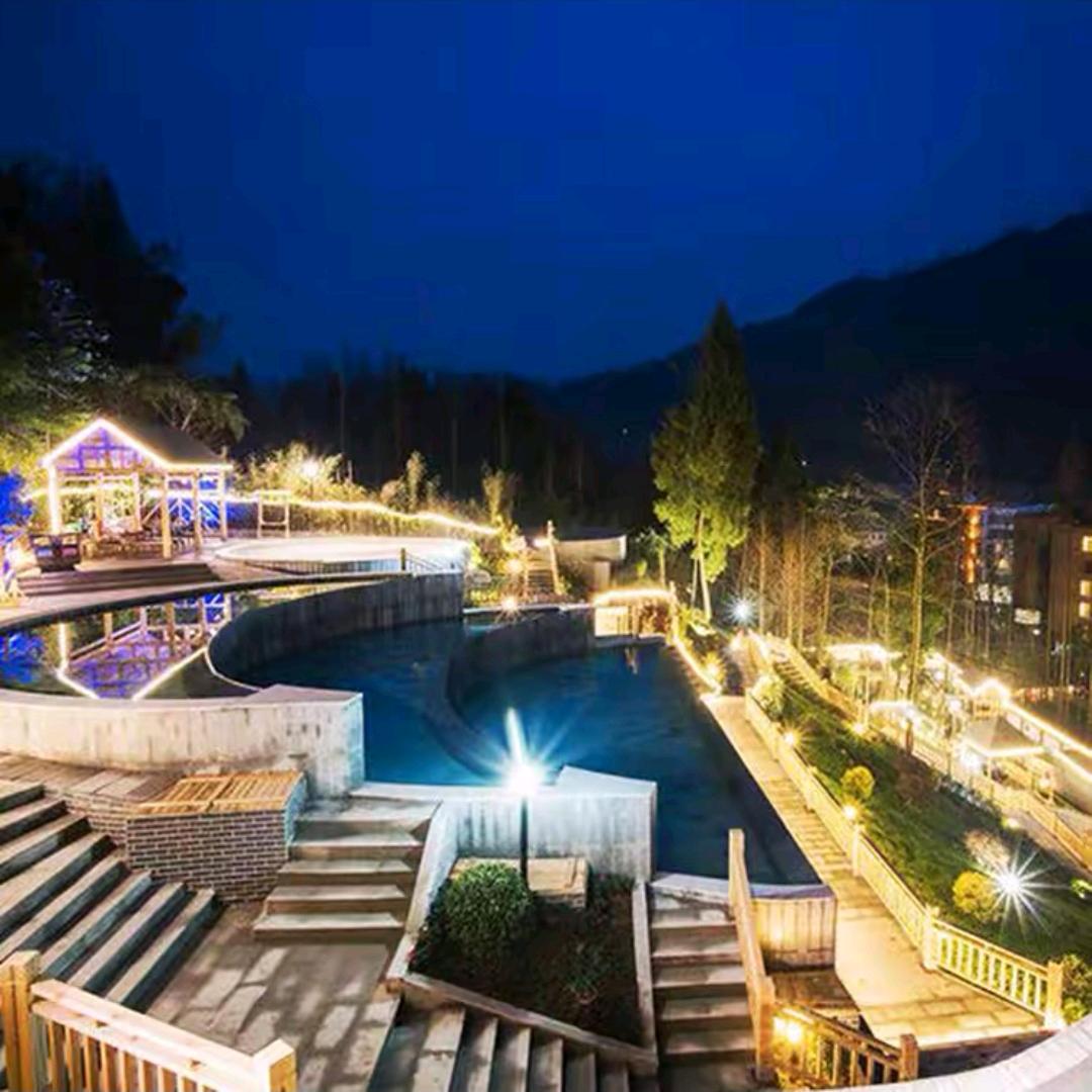 九龙沟拉菲·玺龙温泉酒店