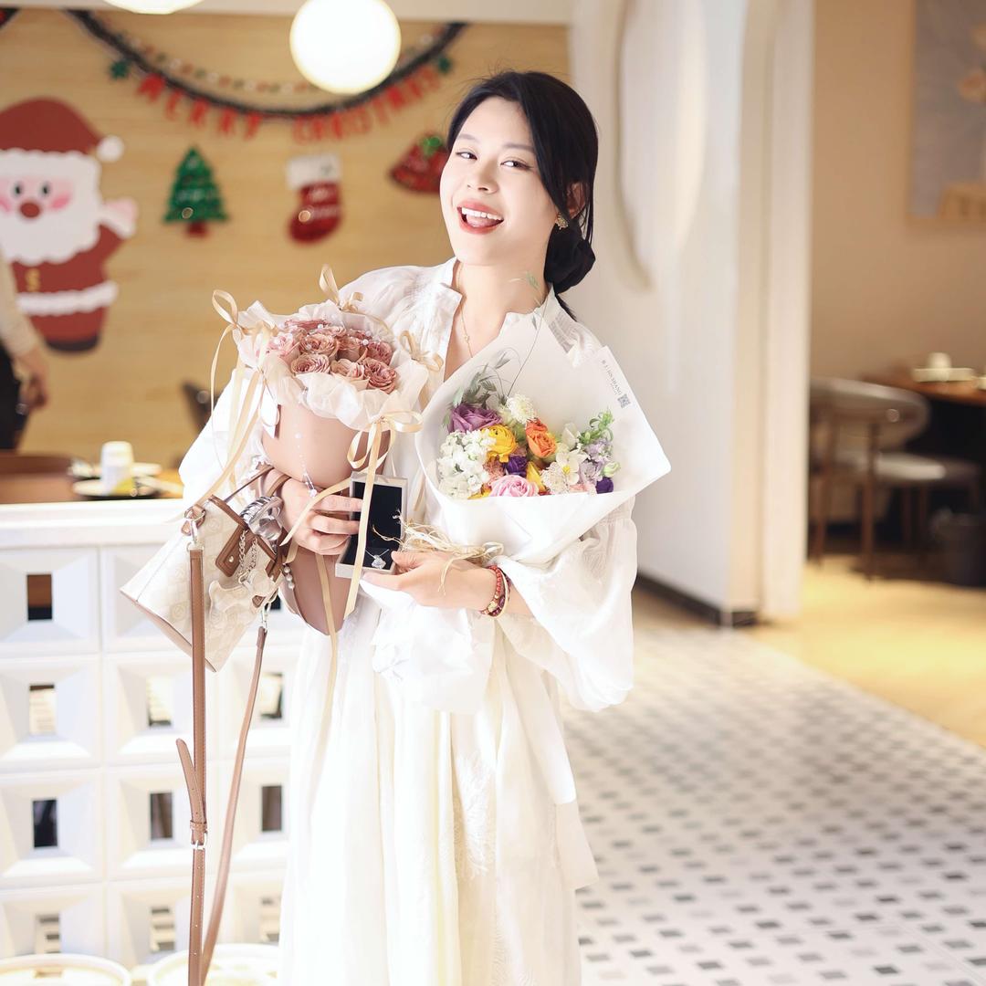 开婚纱店的老板娘～十里红妆