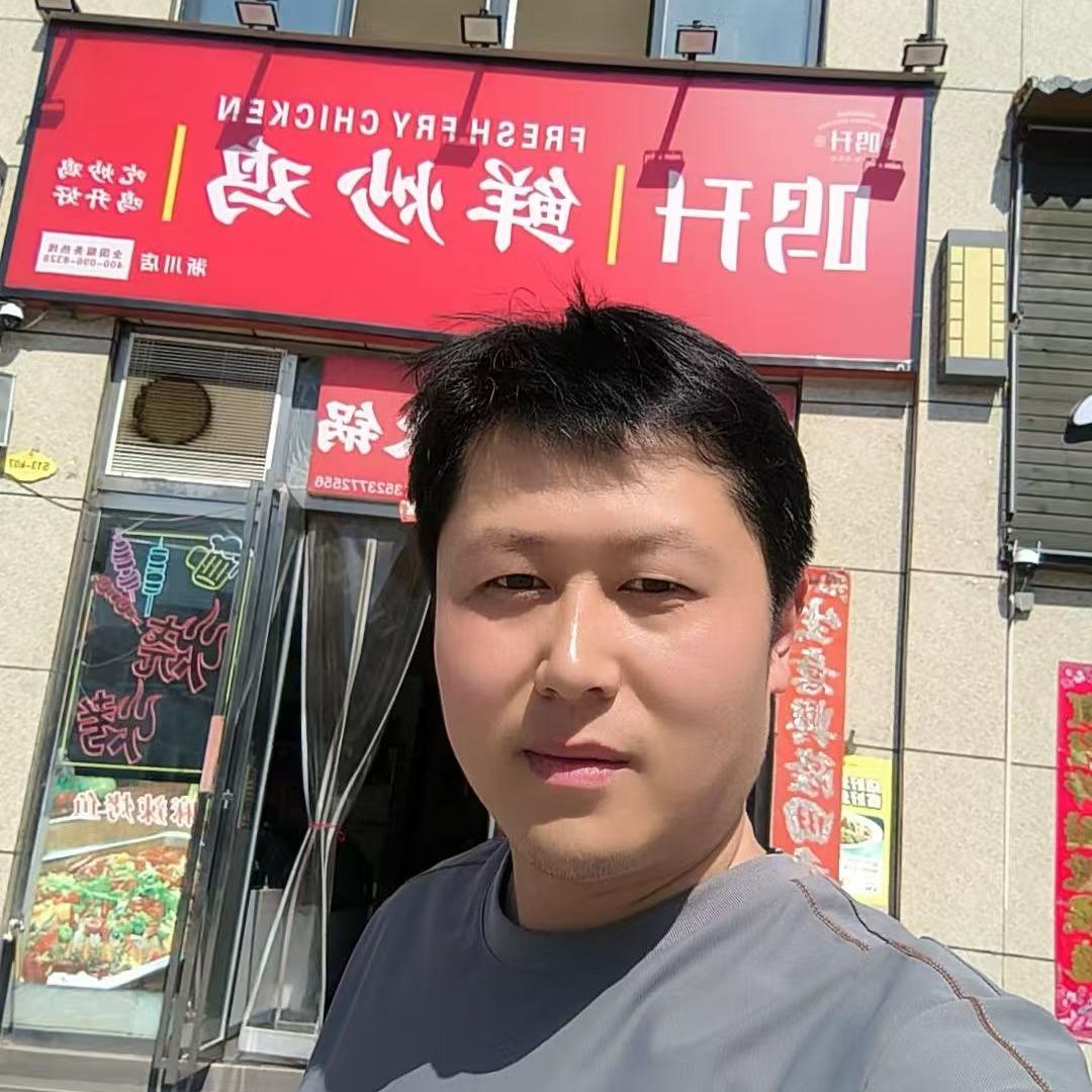 在淅川做炒鸡的周哥