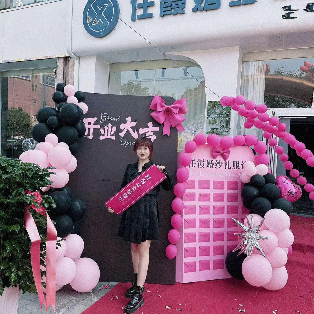 任霞婚纱礼服馆