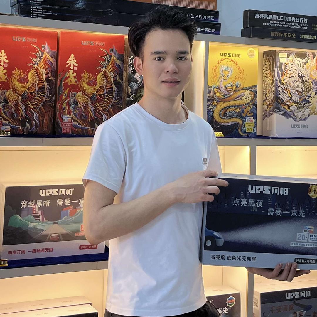 顺亮车灯贴膜音响店（防城港店）
