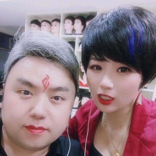 在洪洞卖假发的波波夫妻