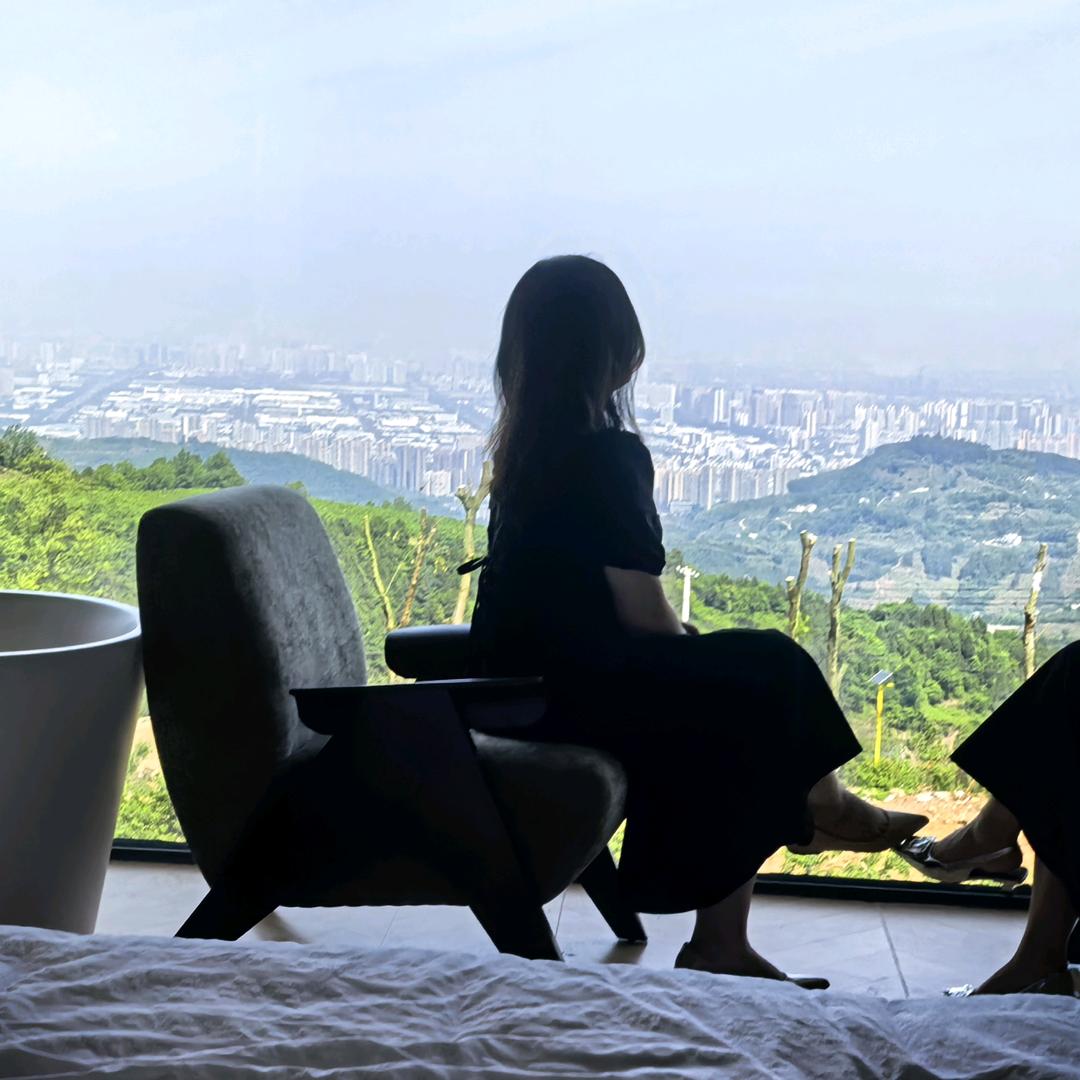 惊喜酒店(成都梁家巷地铁站店)官方号