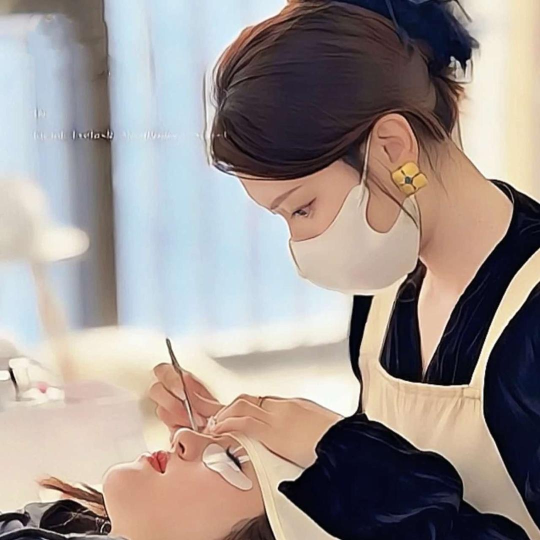 丘北甲芯美甲美睫化妆店