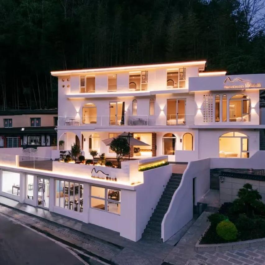 醒在山里民宿(张家界森林公园店)