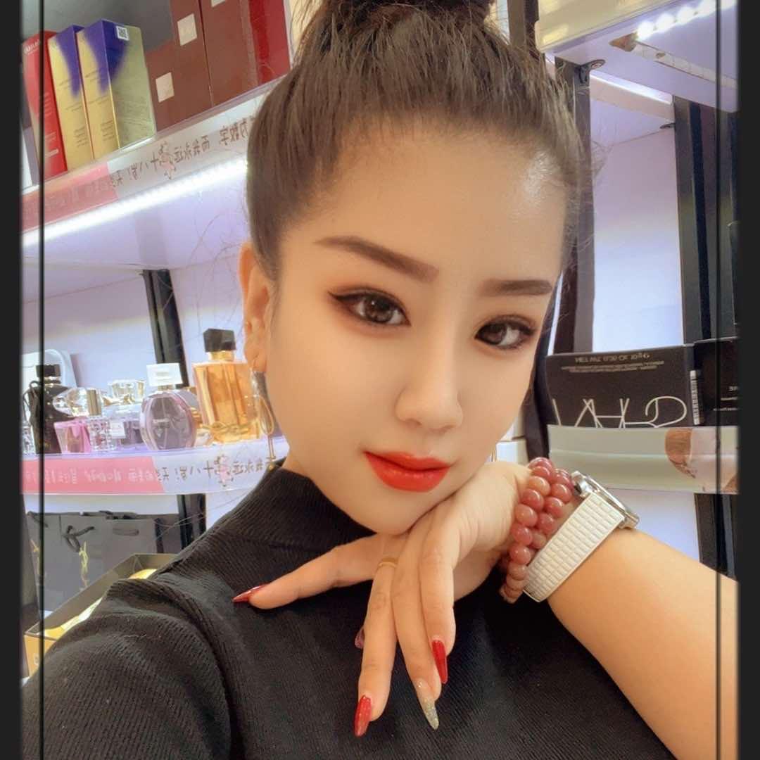 丑宝美业～美甲，美睫.进口美妆集合店