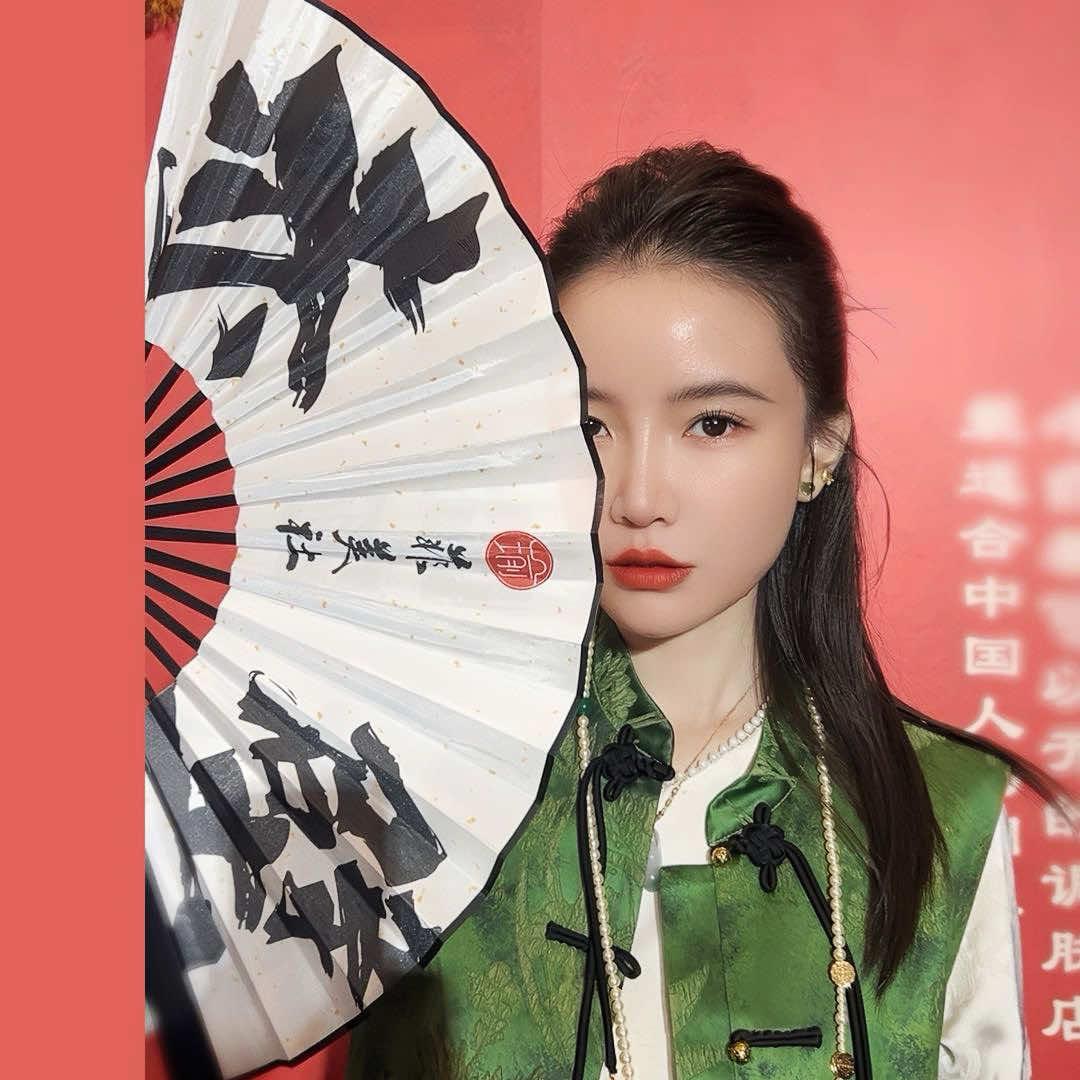 赤壁俞霏
