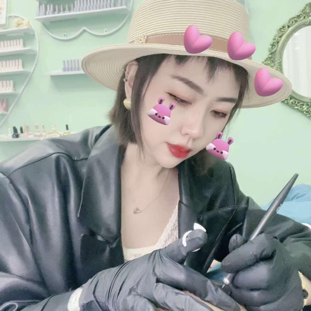 梅河口小宇美甲美睫眉型设计