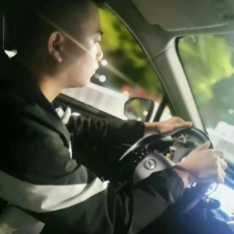 艾克斯酒吧营销阿春 (订台号)