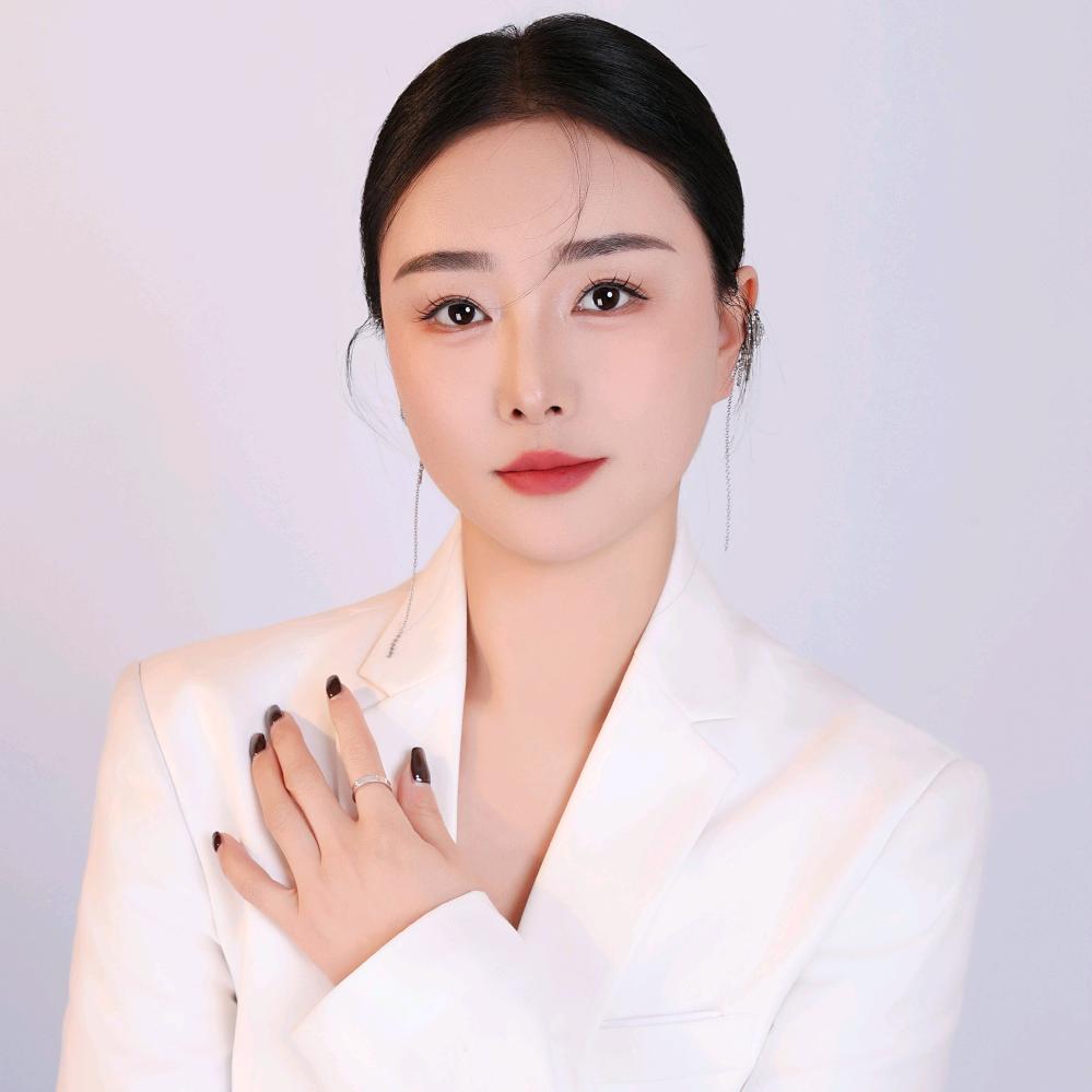 在卢氏做科技美肤的琪琪