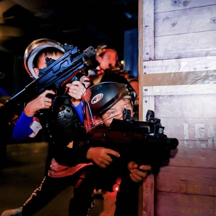 小谢伍柒酷真人CS(上城天街店)