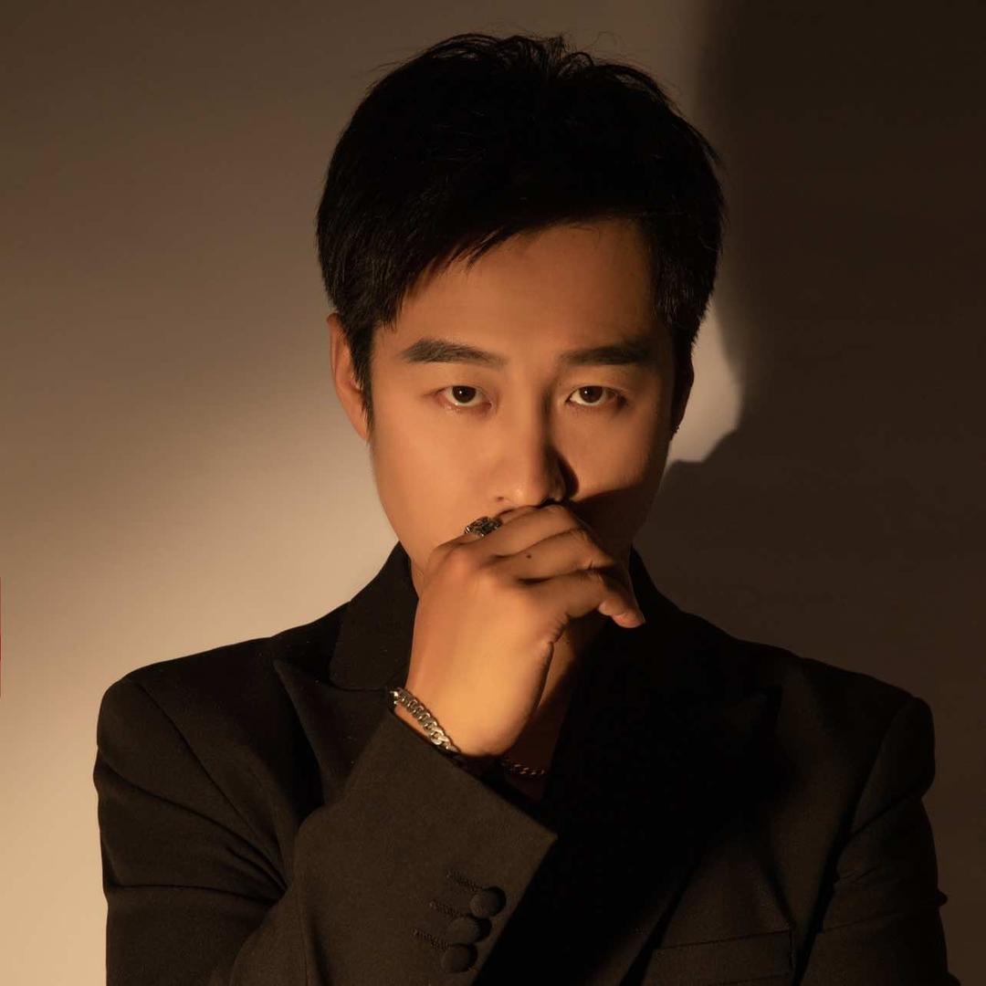 东港减龄烫发染发 吕磊