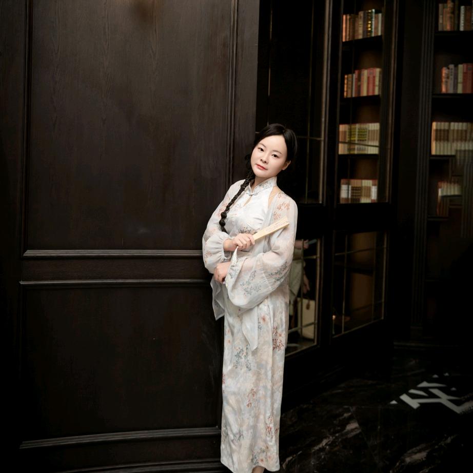 小庾儿工作室官方号爱做美甲的玲玲