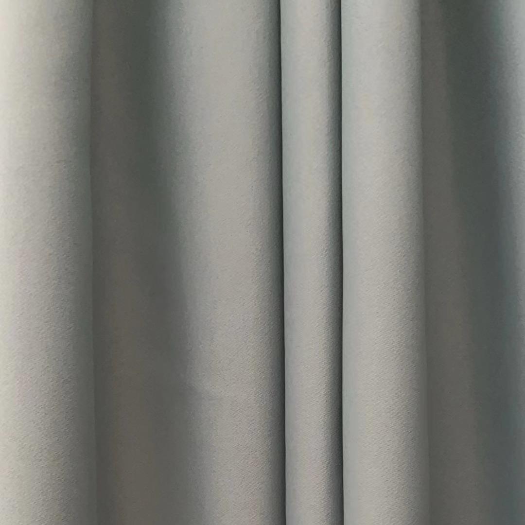 萌萌在站西