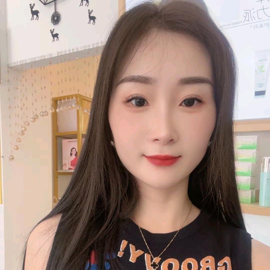 小娟轻素栖花里