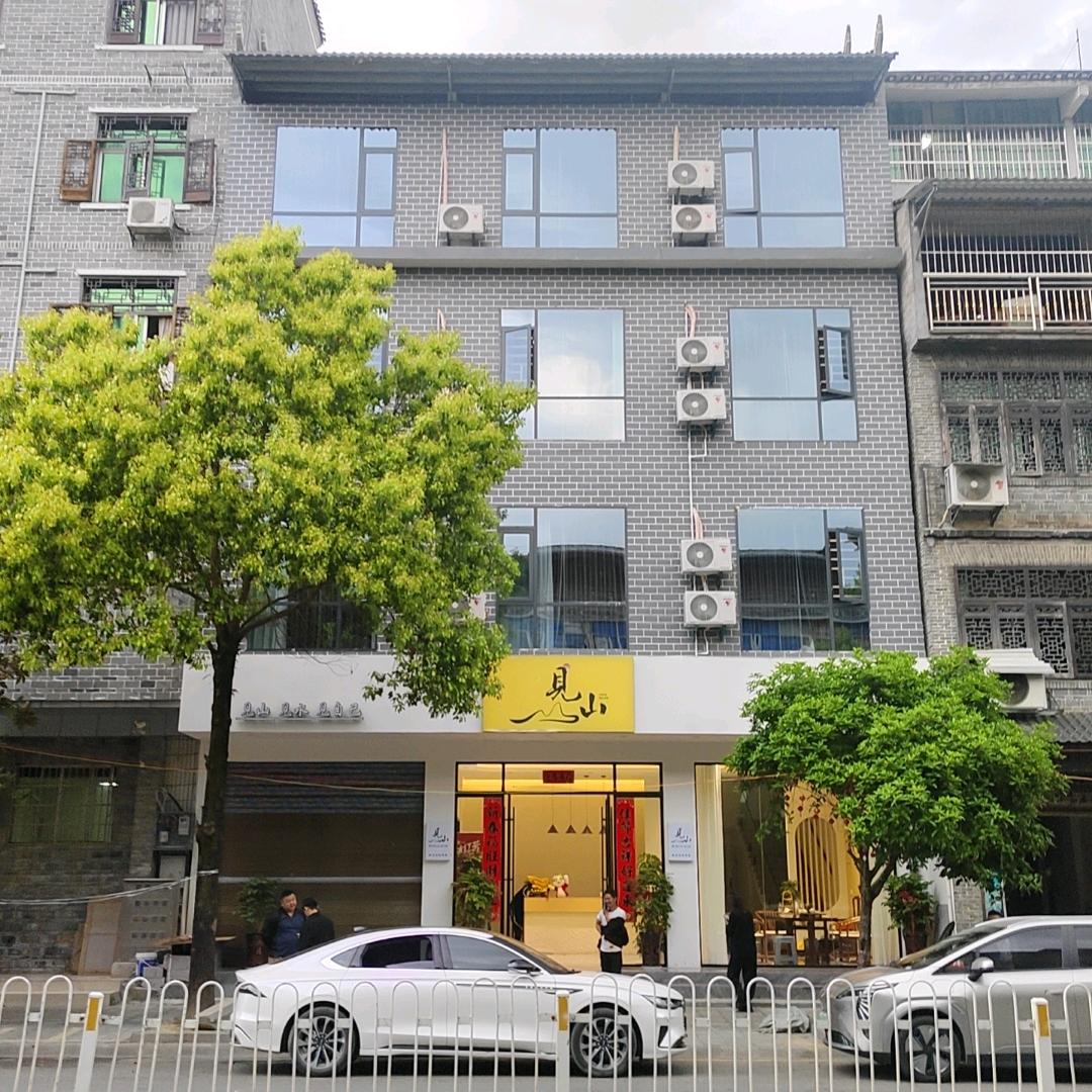龙山县见山民宿