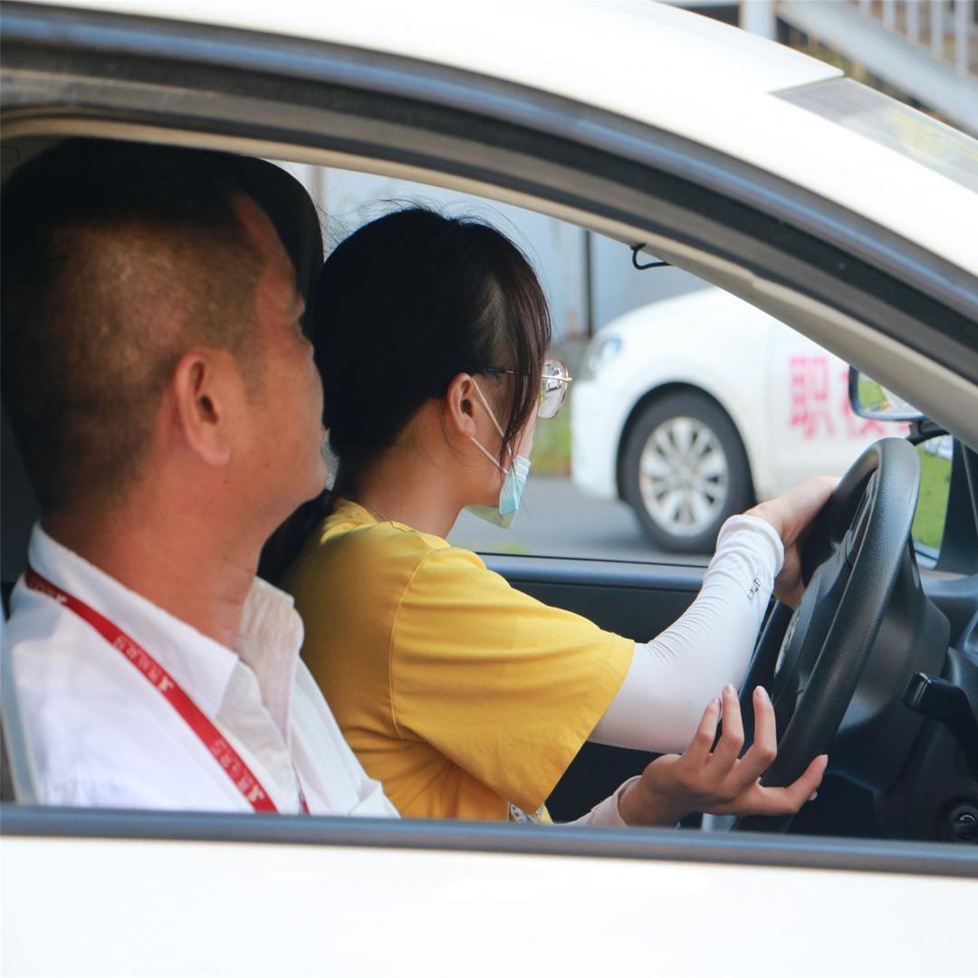 东郊快速拿证驾校