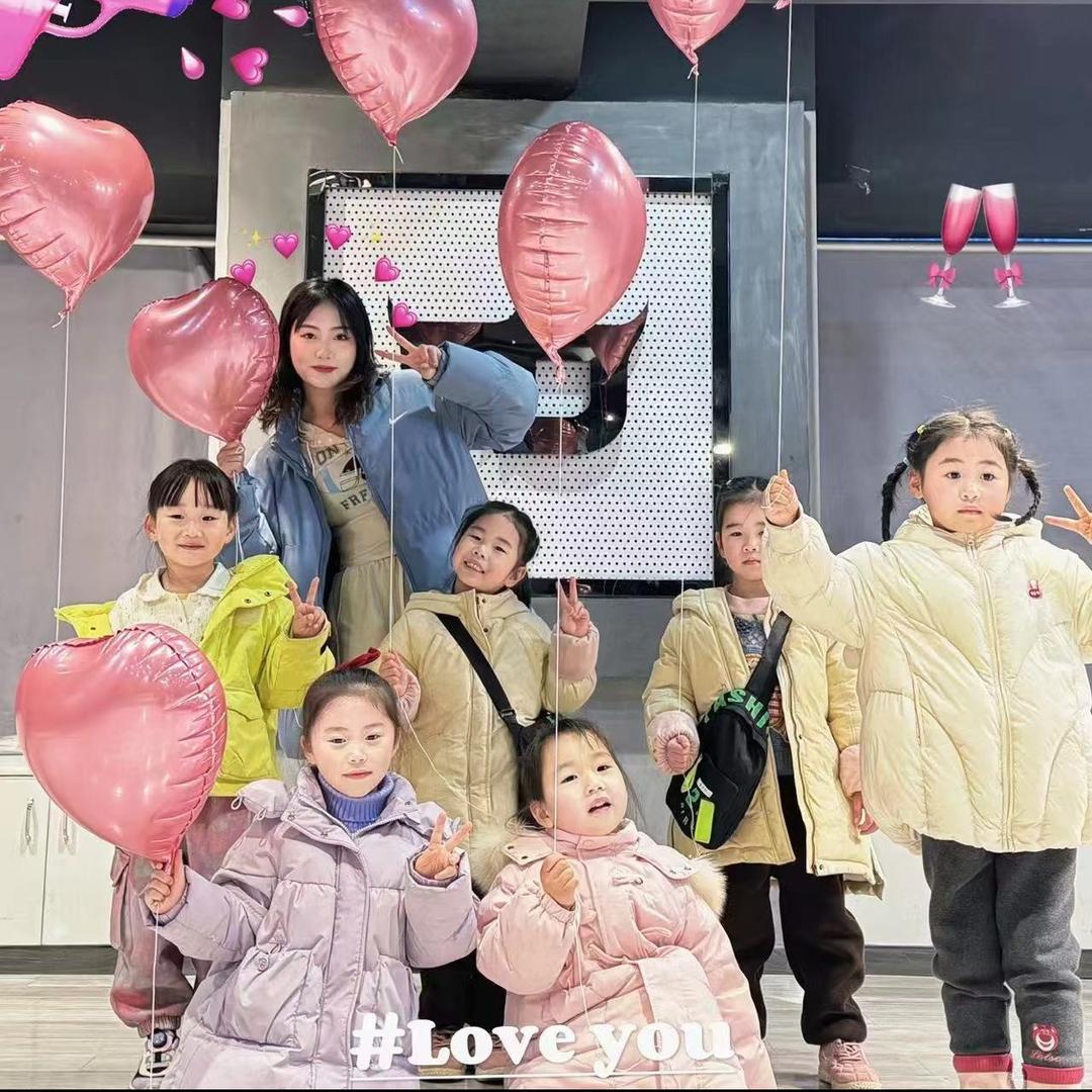 镇江彩虹街舞翎萱