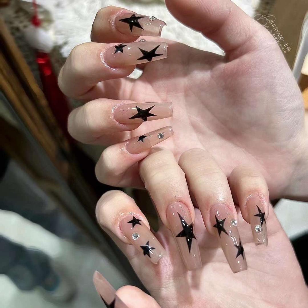 小灰灰美甲美睫