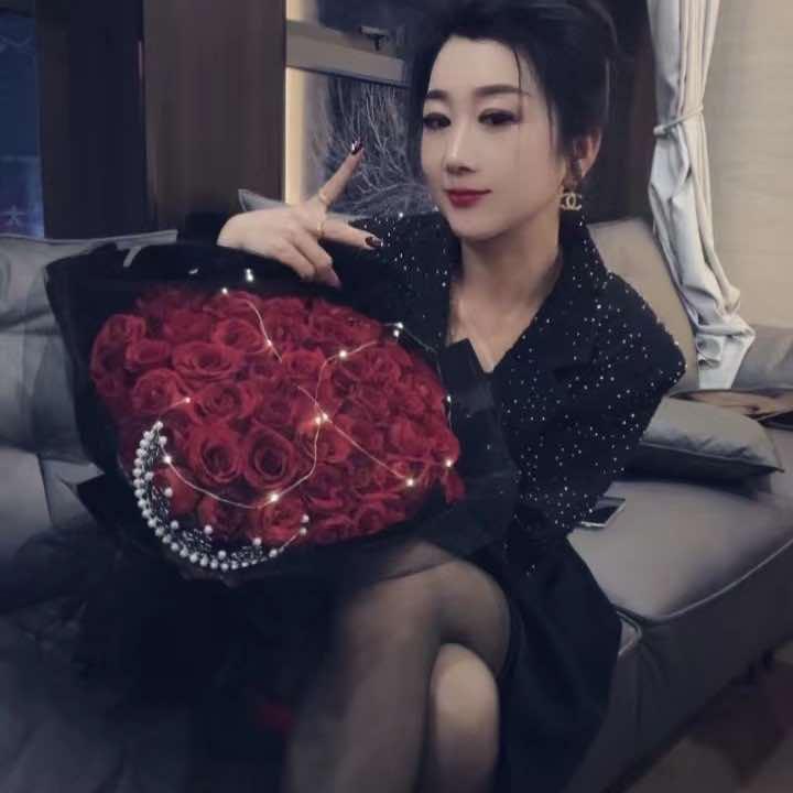 在惠民卖花的小姐姐