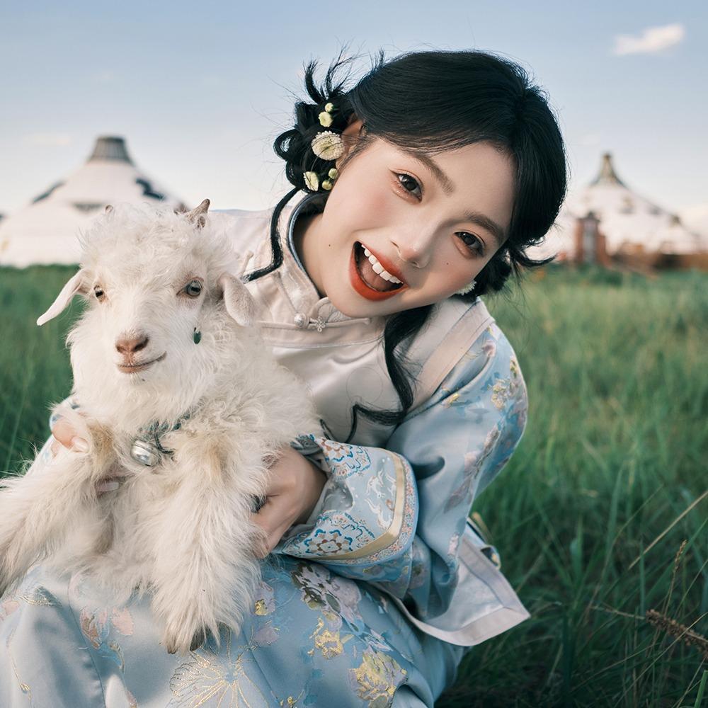 羊咩咩民族摄影草原店