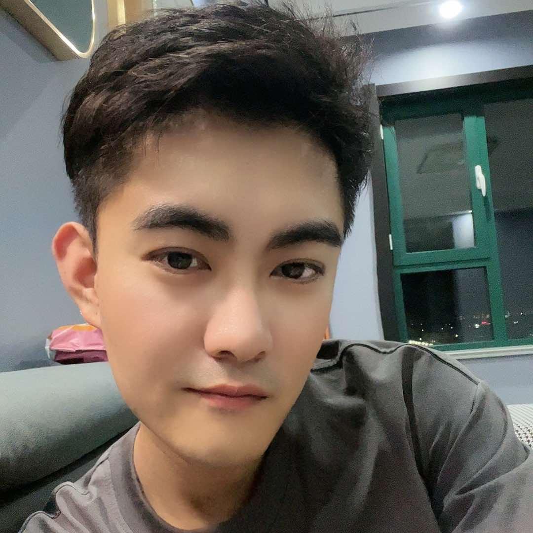 着迷专业美发沙龙官方号