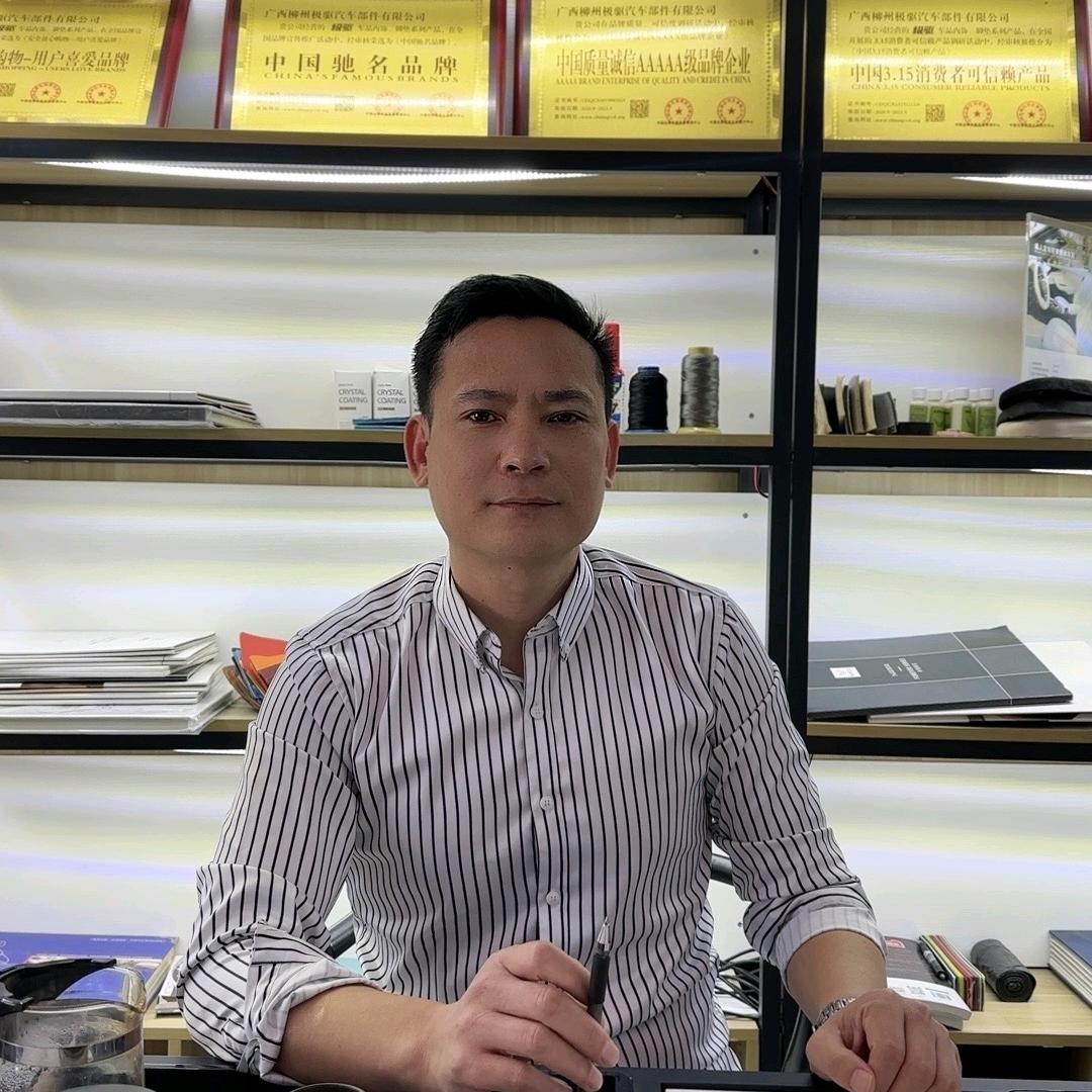 柳州极驱汽车内饰