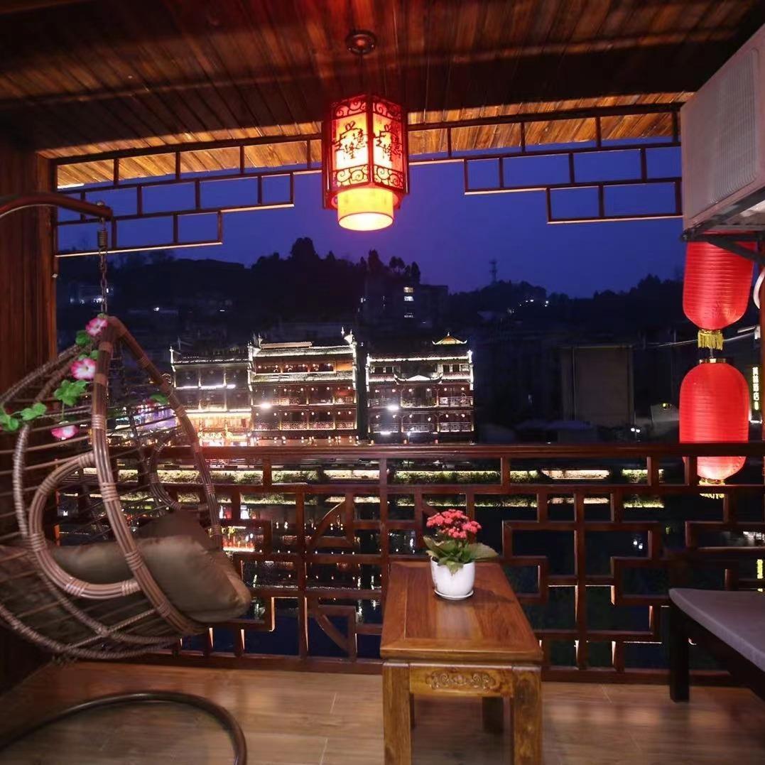 凤凰古城歆木轩江景民宿