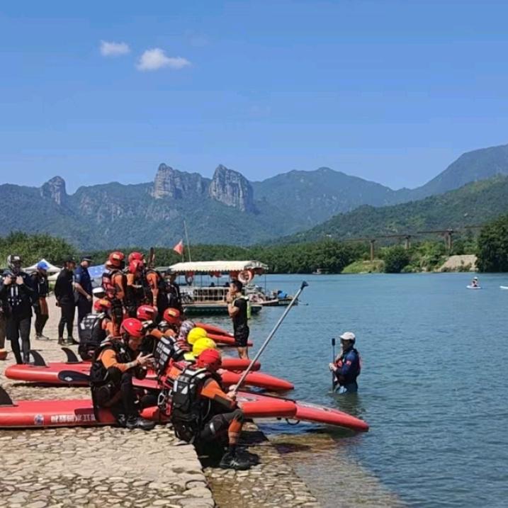 楠溪江景沙岗竹筏漂流