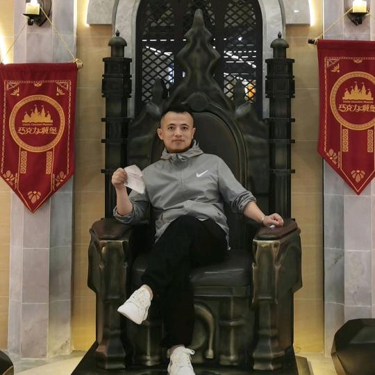 威娜丝  减龄发型定制