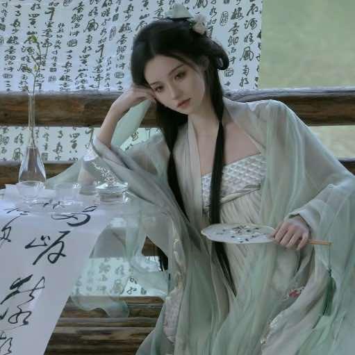 小甲华服馆