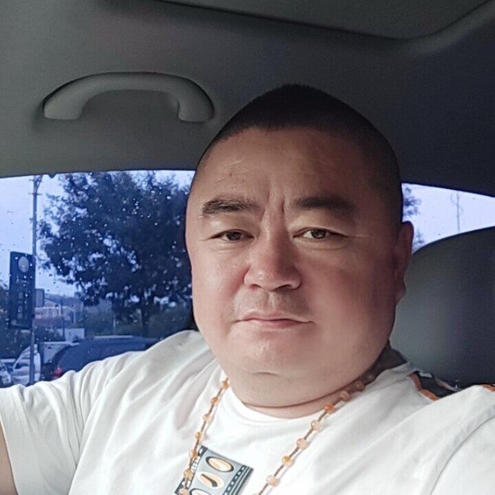 地摊牛排创始人龙哥