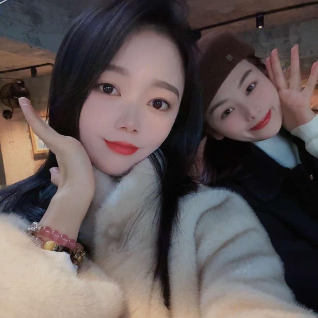 大庸桥做火锅的美少女