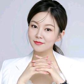 在金官街做面部护理的桃子姐