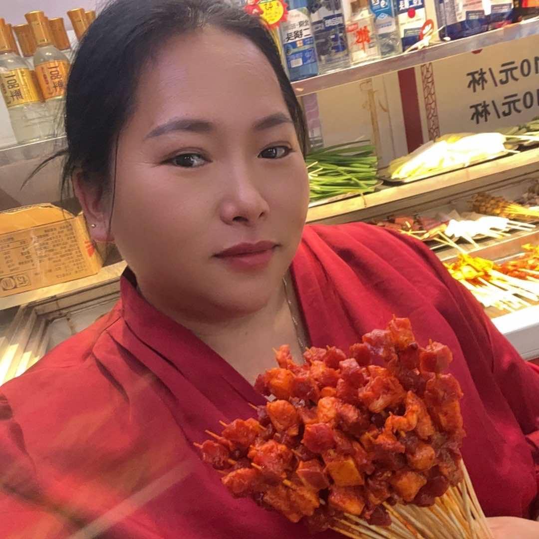 在芒市卖烧烤家常菜香姐