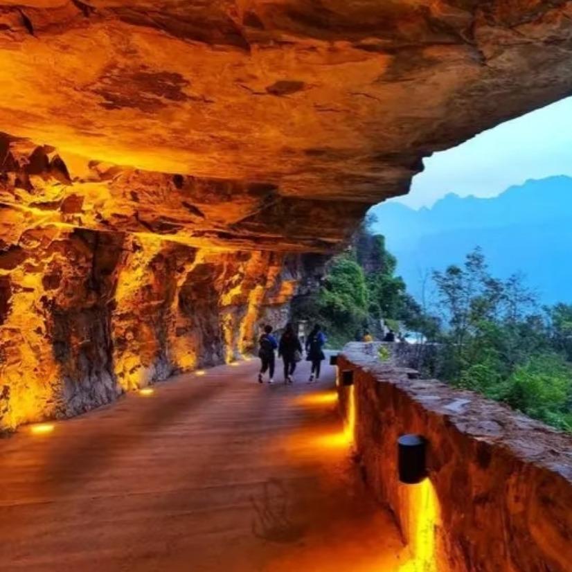 万仙山郭亮挂壁公路