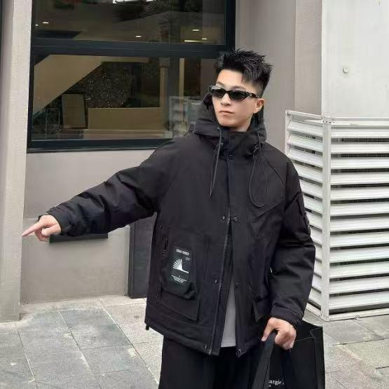 男装羽绒服工厂基地-荣鼎万合