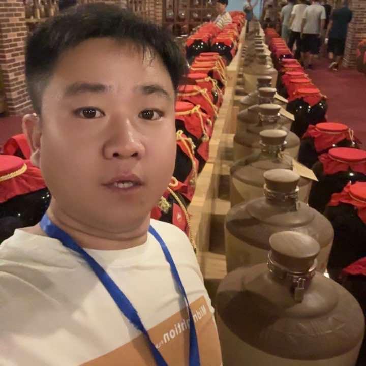乐百家酒小哥