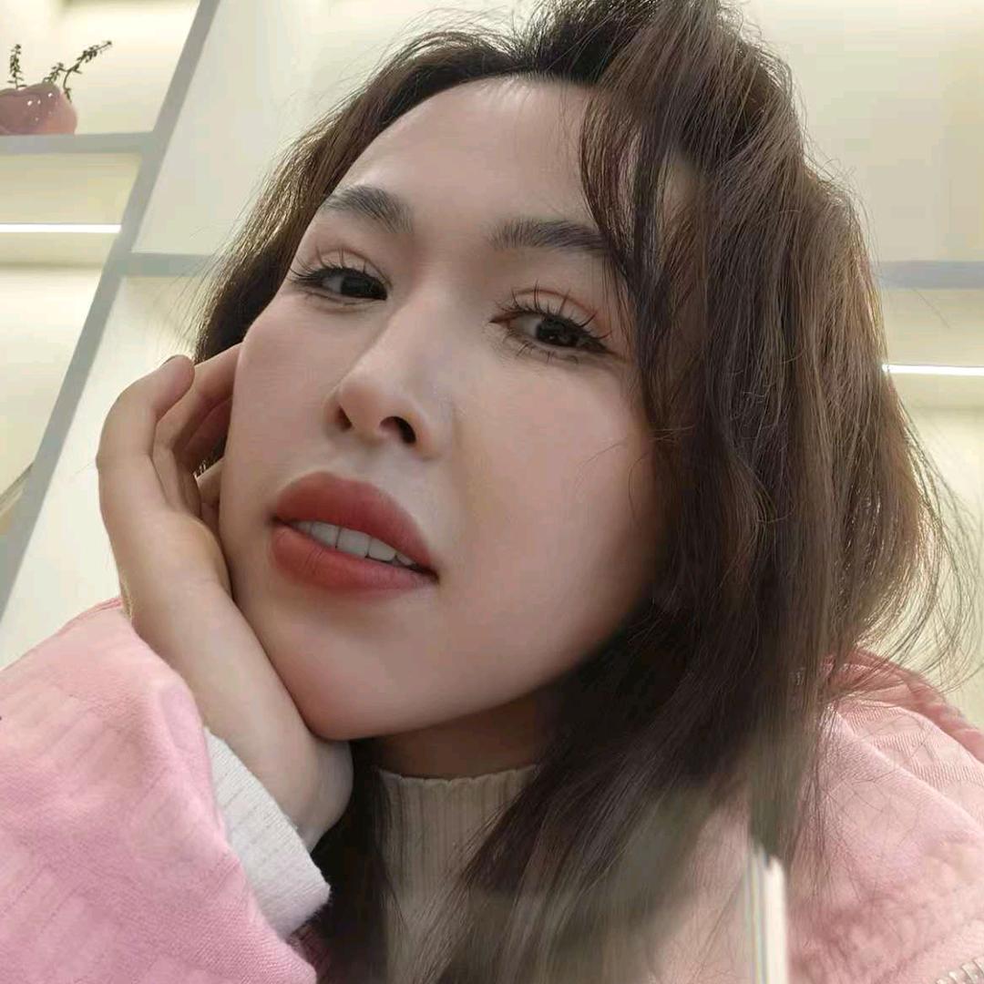 你好漂亮唇红齿白