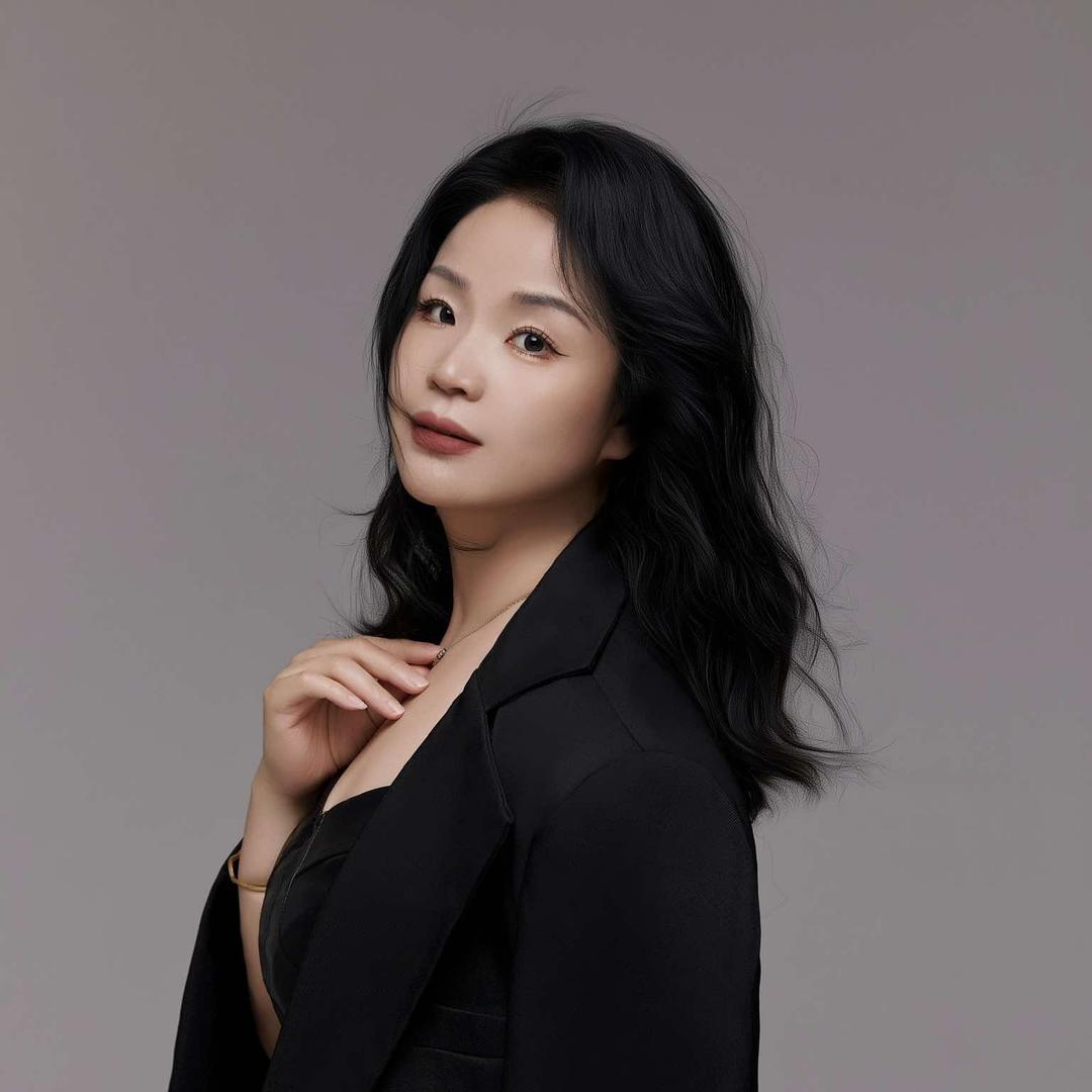 罗亚奢华婚纱摄影会馆官方号