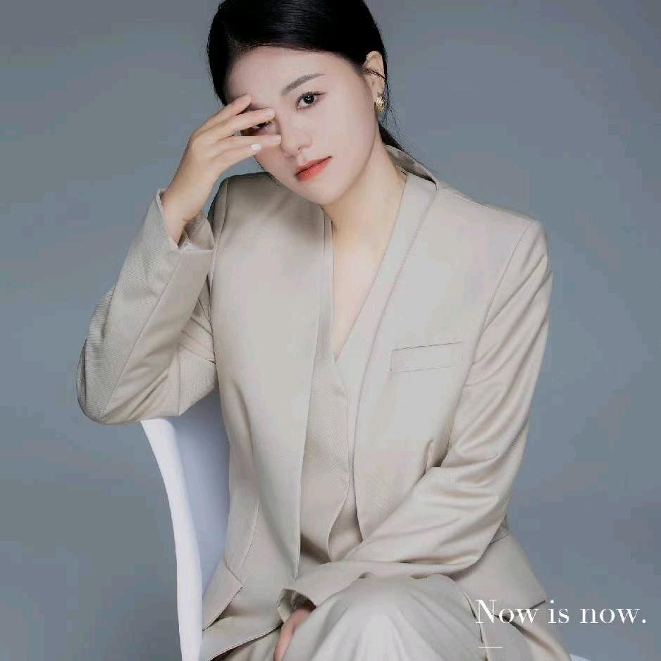 栀己美甲  明月