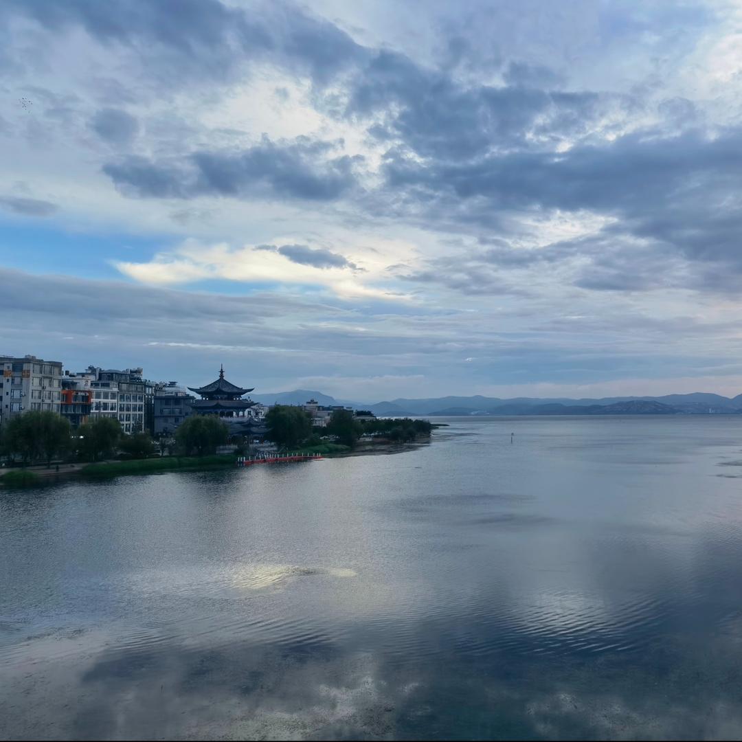 依胡雨商贸经营号