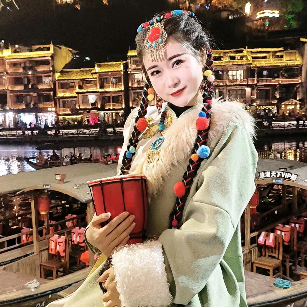 在深圳做美容美甲的燕姐