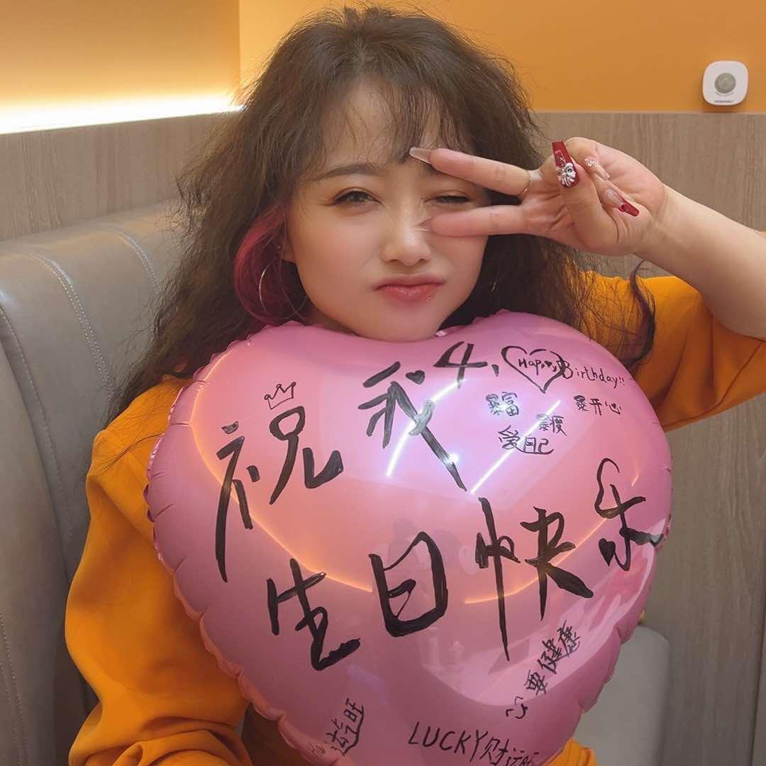 A迎迎美甲美睫手穿耳洞 sen sen