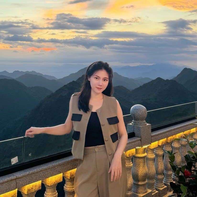 黄晓哲· 素颜肌调肤师