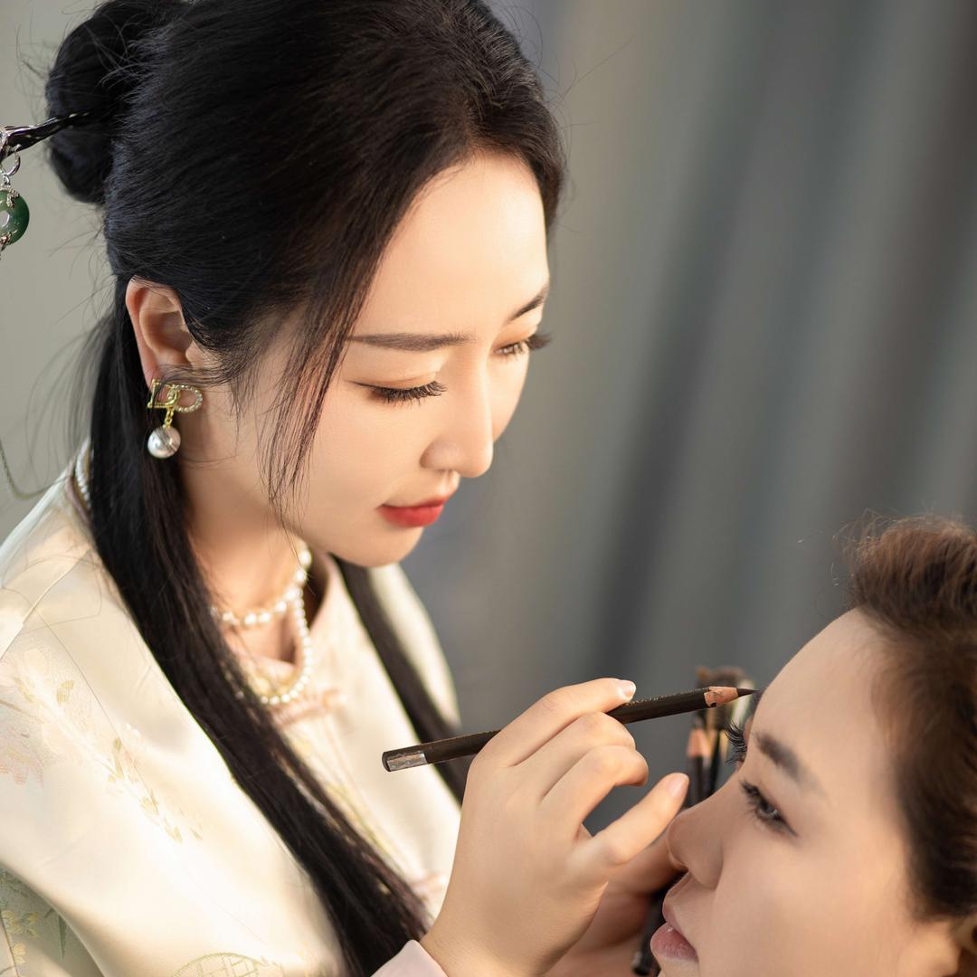 爱尚·朱老丝儿眉形美学设计