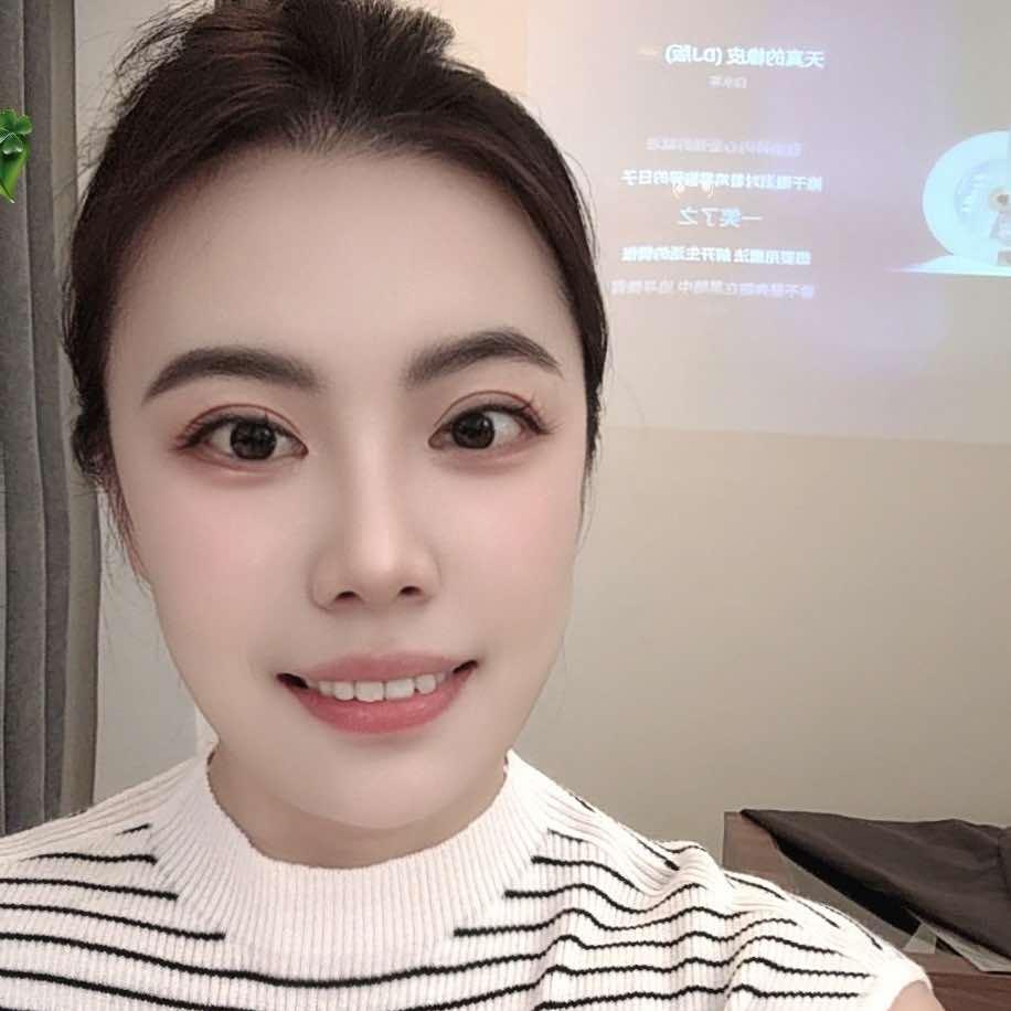 丹丹爱穿搭