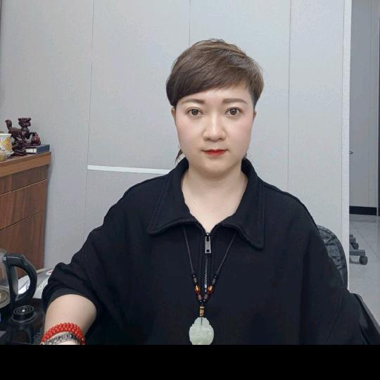 盘锦时尚减龄剪烫设计元元店长