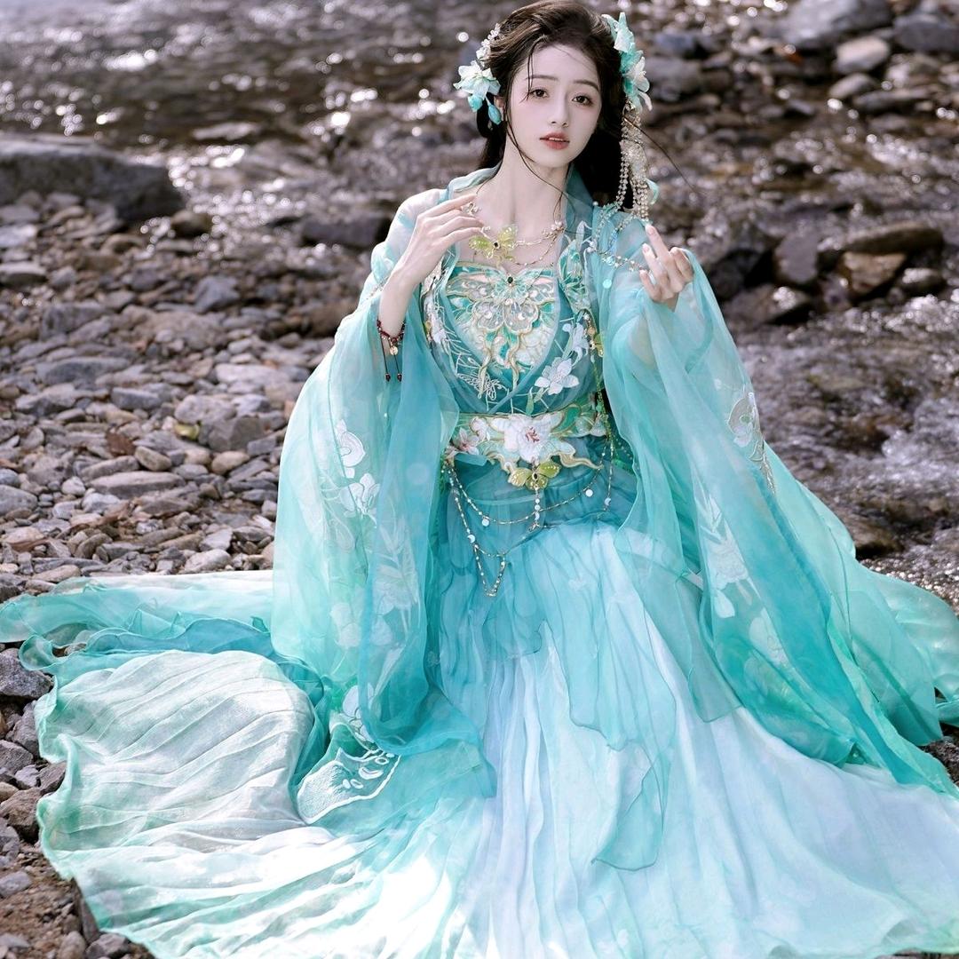 沄裳簪花汉服体验馆