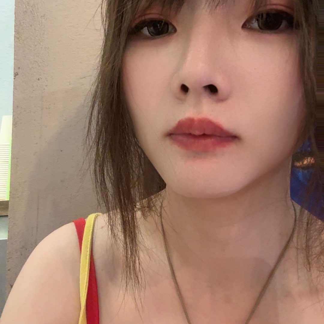 在上海搬砖的女生